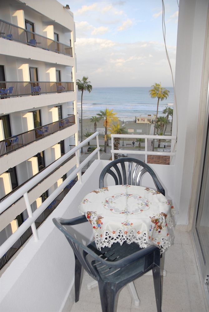 Palm Sea Beach Hotel Apartments Larnaca Extérieur photo