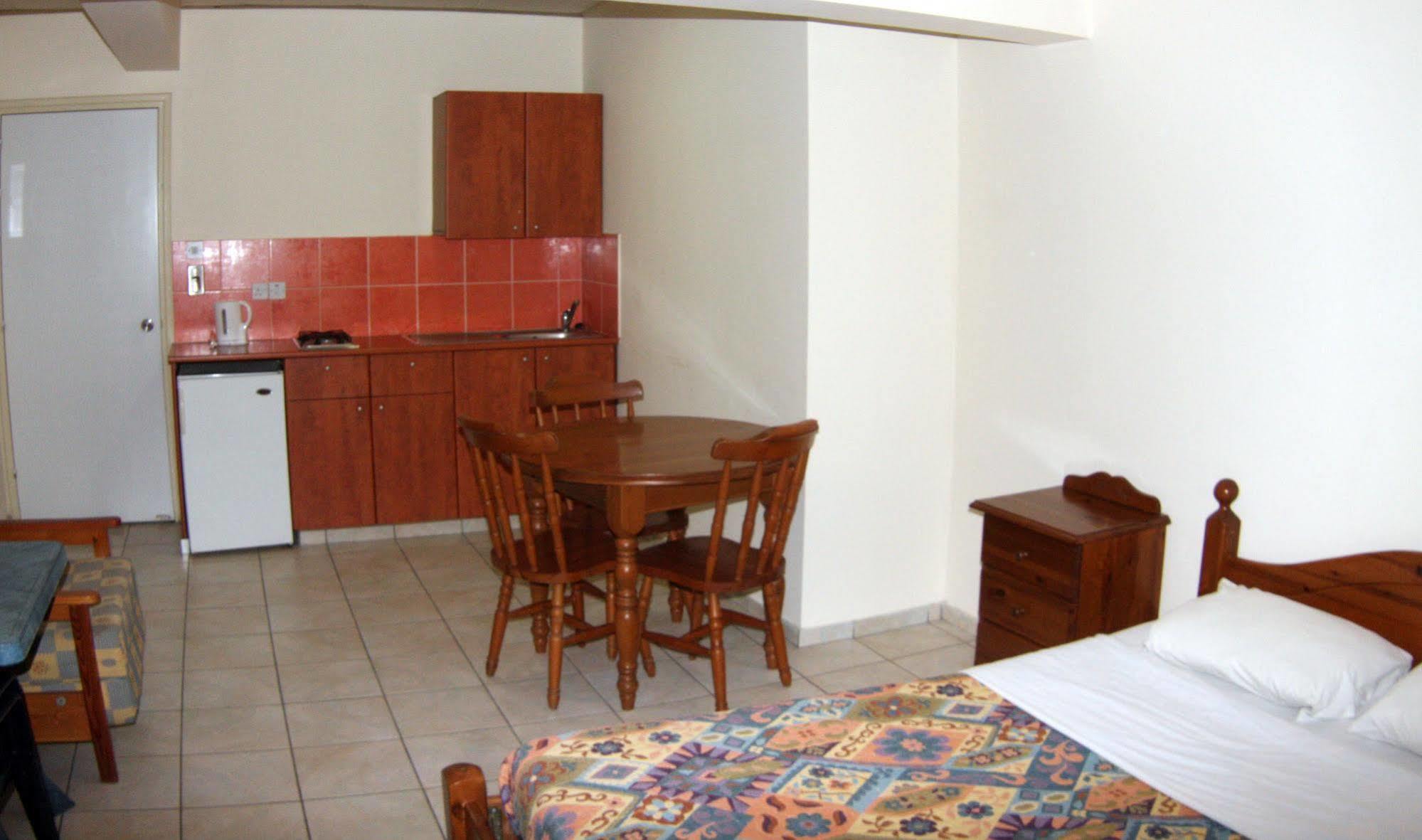 Palm Sea Beach Hotel Apartments Larnaca Extérieur photo
