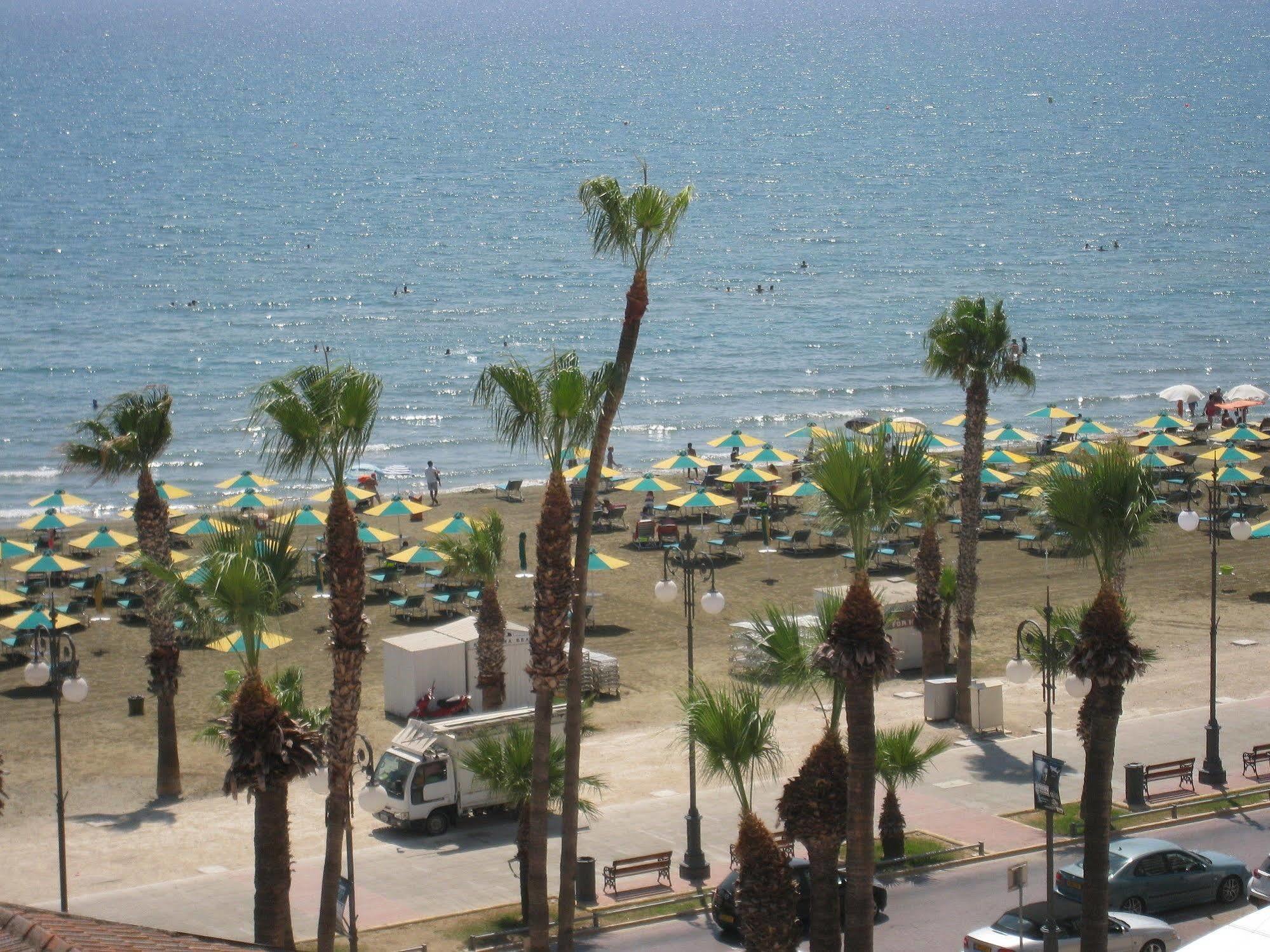 Palm Sea Beach Hotel Apartments Larnaca Extérieur photo