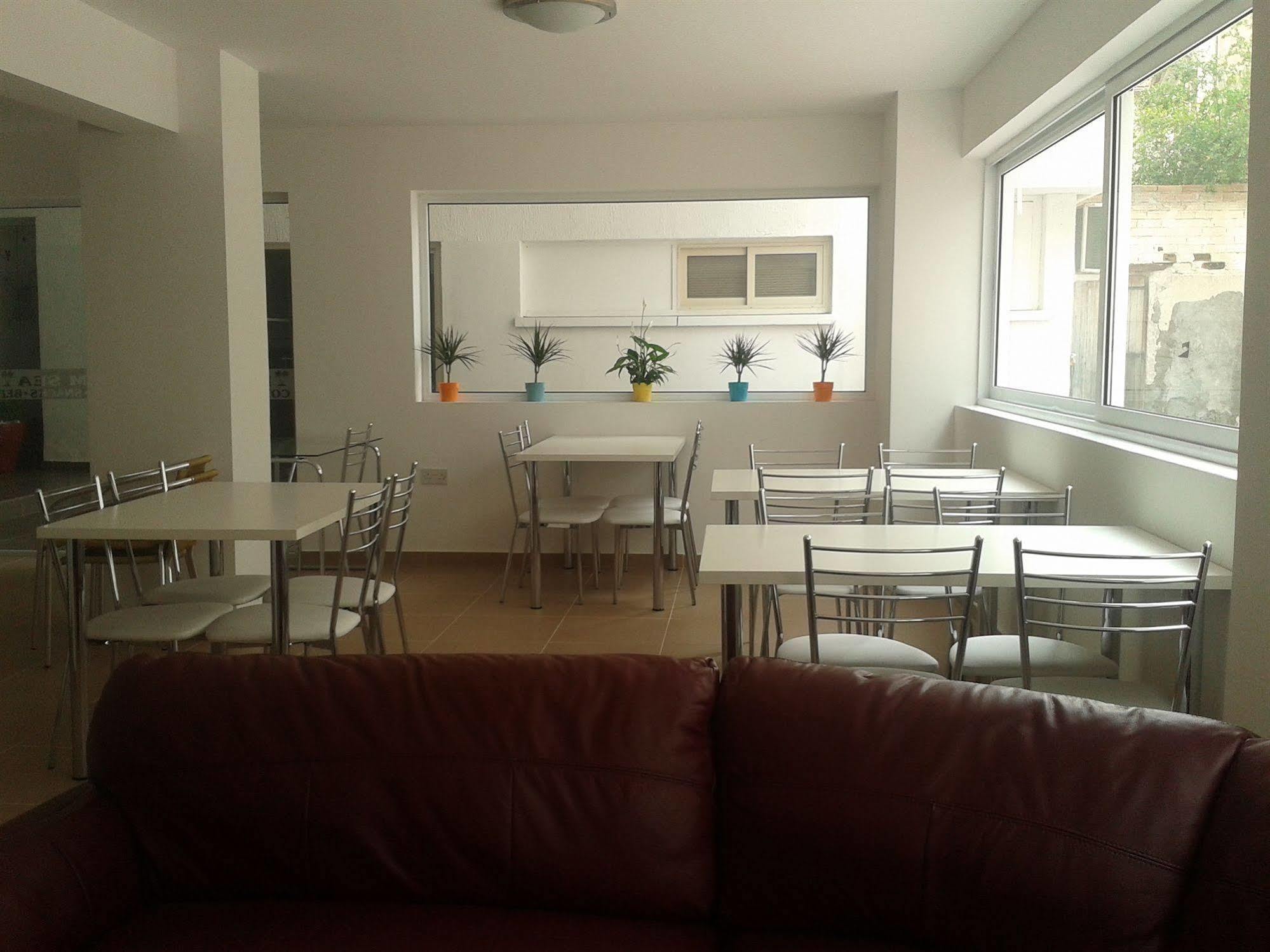 Palm Sea Beach Hotel Apartments Larnaca Extérieur photo