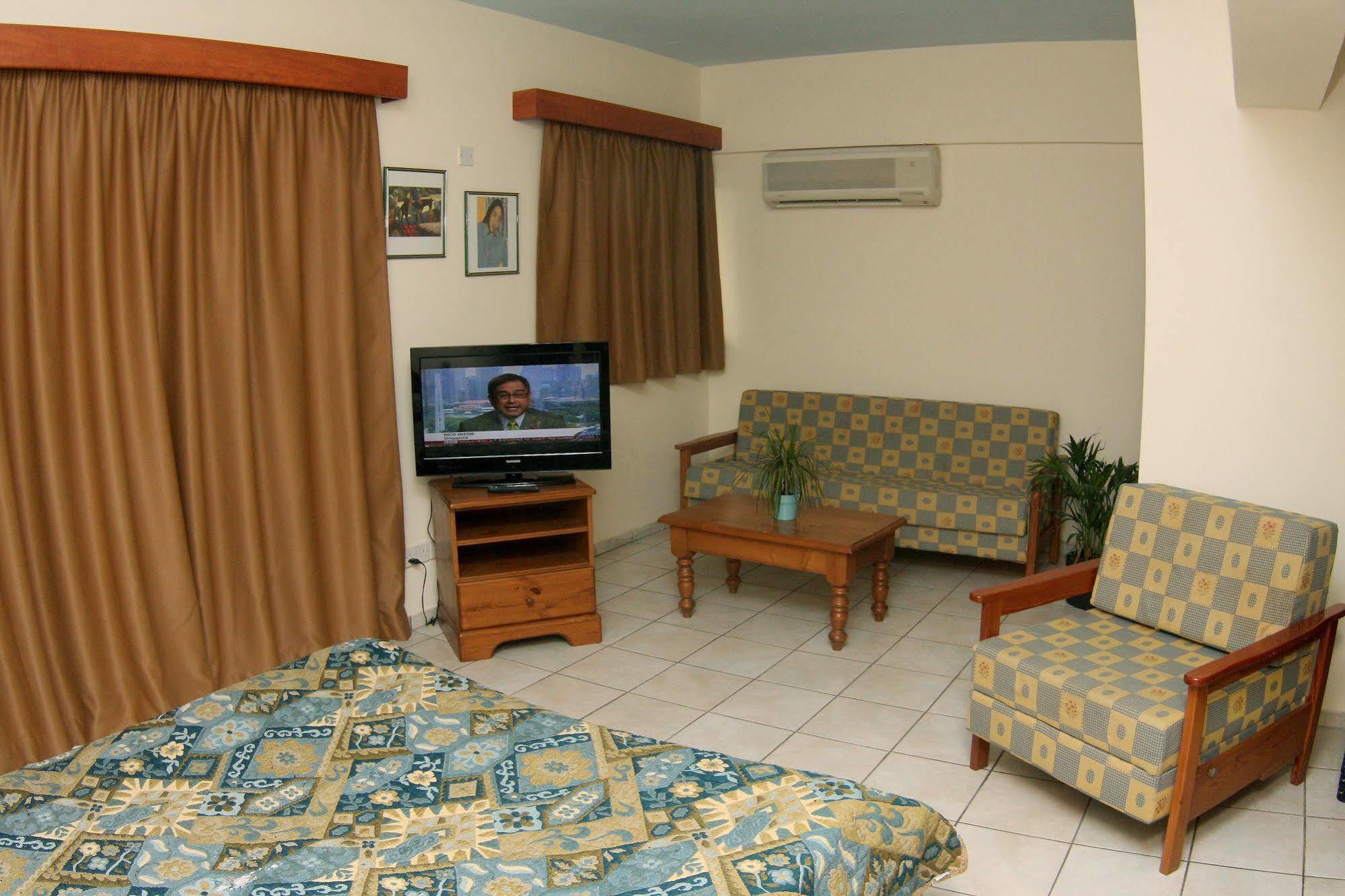 Palm Sea Beach Hotel Apartments Larnaca Extérieur photo